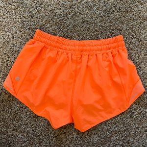 LuluLemon - Hotty Hot Low-rise Lined Short 2.5”